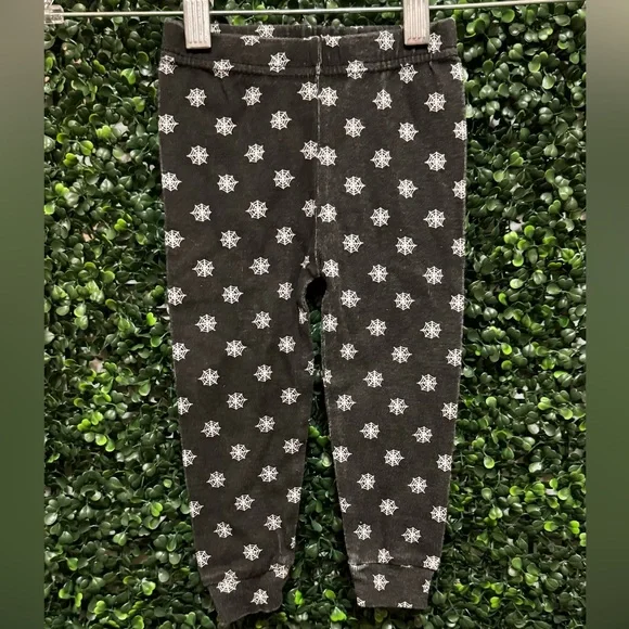 🔥5/$25🔥CHICK PEA SPIDER WEB/HALLOWEEN THEMED 12MO PAJAMA PANTS BOY/GIRL - Picture 1 of 8
